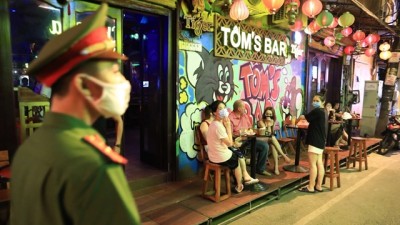 Hà Nội allows reopening of bars, karaoke parlours and pedestrian streets on September 16, 2020 